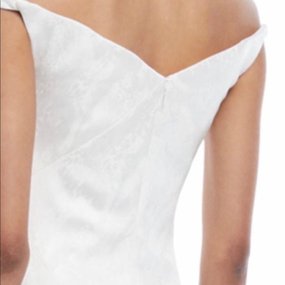 Zac Posen
Off-the-Shoulder Cocktail Dress - Picture 4 of 6